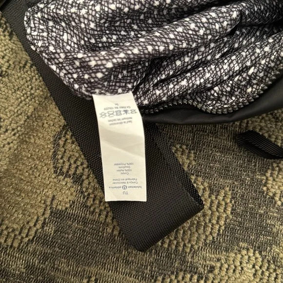 Lululemon crossbody bag extra long strap - Picture 5 of 9